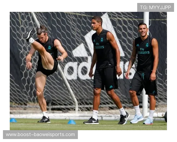 足球球星腹肌隐现之谜：为何顶级运动员的腹部线条难以显现